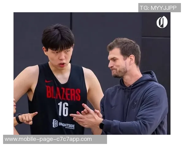 斯普利特深入解析轮换策略关注球员攻防反应与抢篮板表现 斯普利特深入解析轮换策略关注球员攻防反应与抢篮板表现