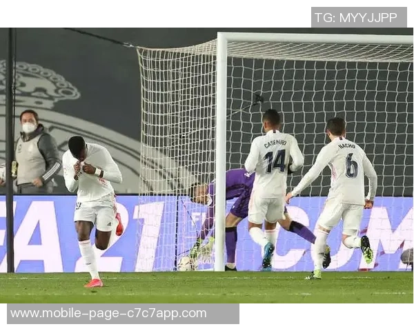 维尼修斯马德里住宅突发火灾桑拿房毁于一旦所幸无人员伤亡 维尼修斯马德里住宅突发火灾桑拿房毁于一旦所幸无人员伤亡