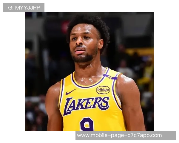 詹姆斯感慨布朗尼在伤病潮中抓住机会的成长与进步