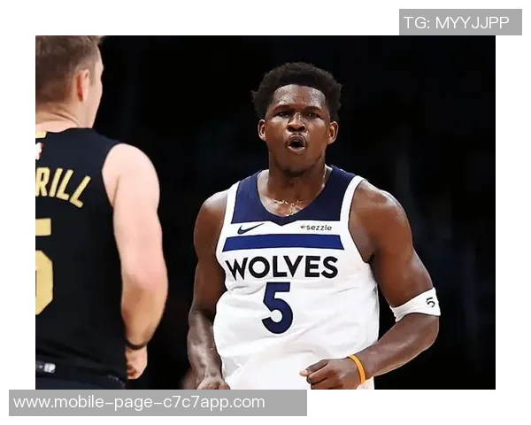 爱德华兹谈对战小米切尔的备战策略强调早睡养精蓄锐应对全场紧逼 爱德华兹谈对战小米切尔的备战策略强调早睡养精蓄锐应对全场紧逼